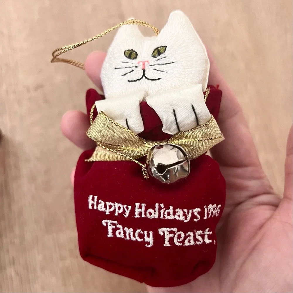 Fancy Feast comment leave questions